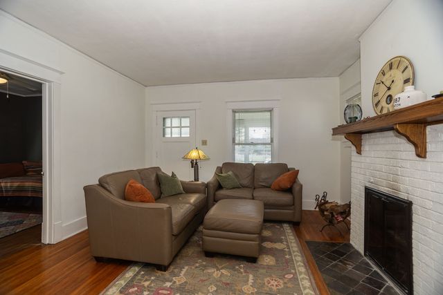 219 W Oak Avenue, Wheaton, IL 60187