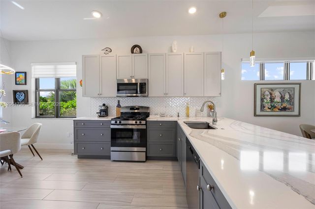 5337 Santa Rosa Ln, Westlake, FL 33470