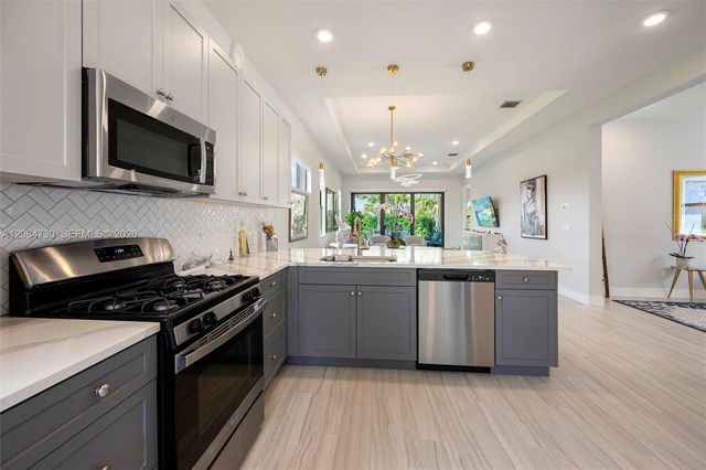 5337 Santa Rosa Ln, Westlake, FL 33470