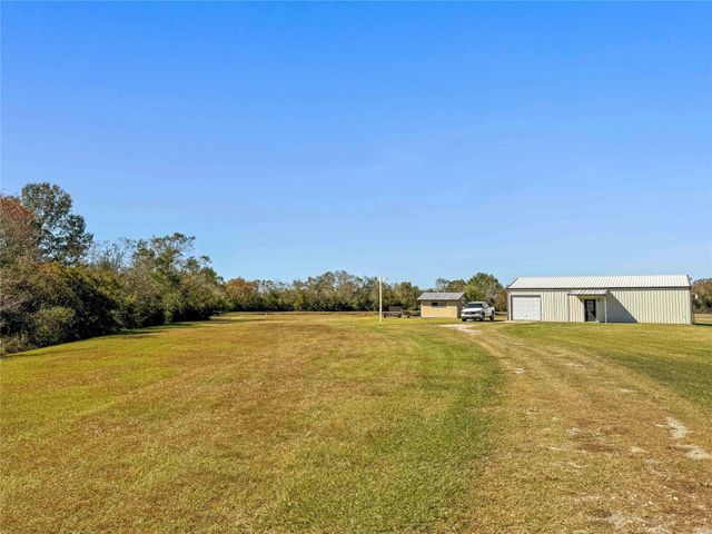 5850 Sh 61, Devers, TX 77538
