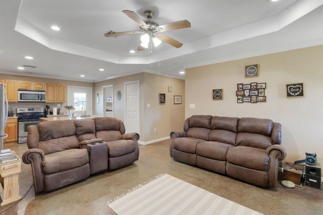 5850 Sh 61, Devers, TX 77538