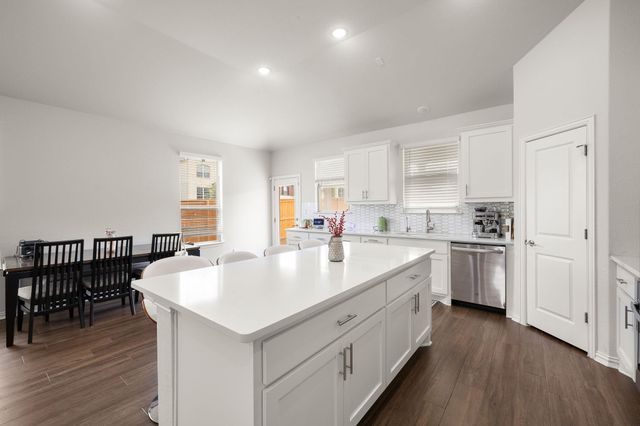 2332 Lost Woods BND, Leander, TX 78641
