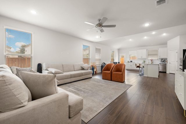 2332 Lost Woods BND, Leander, TX 78641