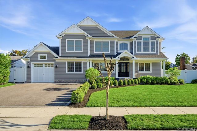 48 Iroquois Street E, Massapequa, NY 11758