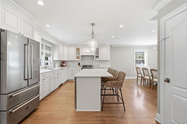 48 Iroquois Street E, Massapequa, NY 11758