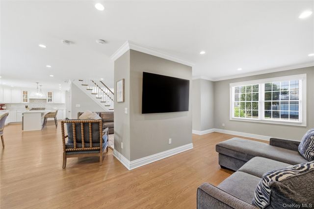 48 Iroquois Street E, Massapequa, NY 11758