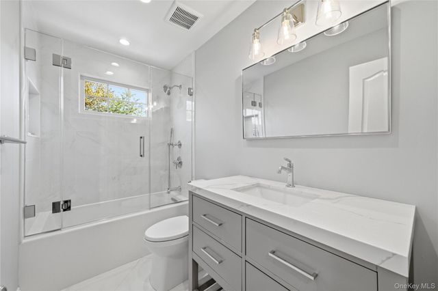 48 Iroquois Street E, Massapequa, NY 11758
