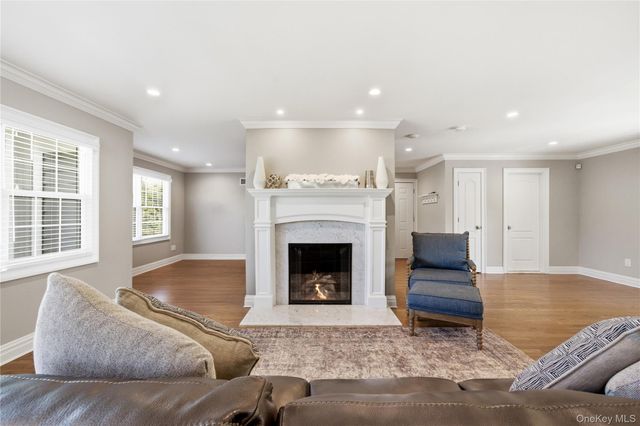 48 Iroquois Street E, Massapequa, NY 11758