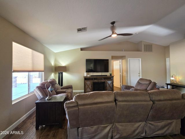 3000 E TULSA Street, Gilbert, AZ 85295