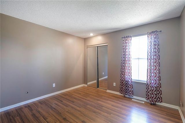 270 NE Bayview Drive, Lee's Summit, MO 64064