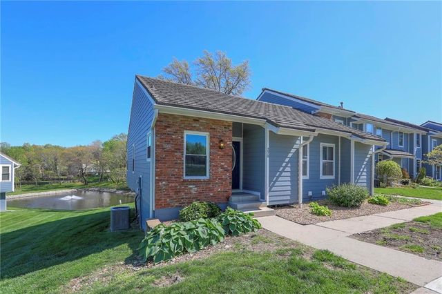 270 NE Bayview Drive, Lee's Summit, MO 64064