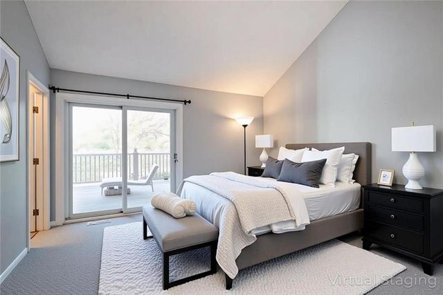 270 NE Bayview Drive, Lee's Summit, MO 64064