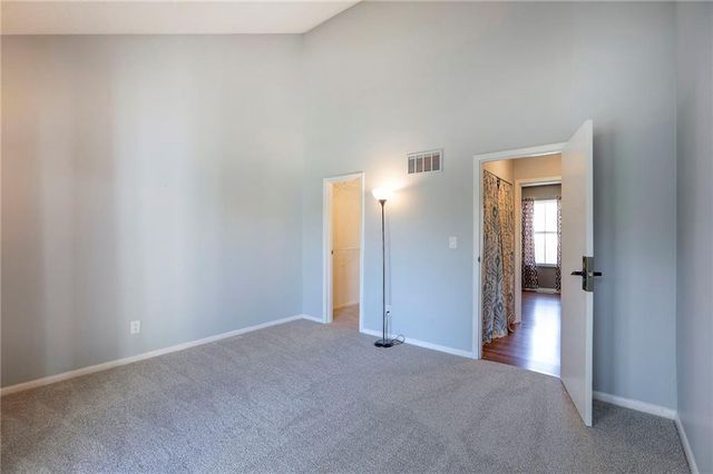 270 NE Bayview Drive, Lee's Summit, MO 64064