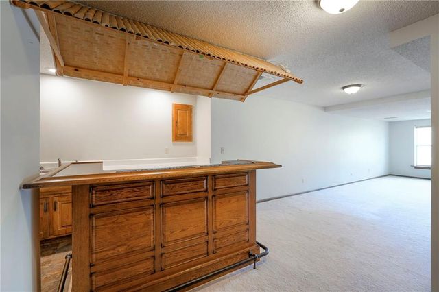 270 NE Bayview Drive, Lee's Summit, MO 64064