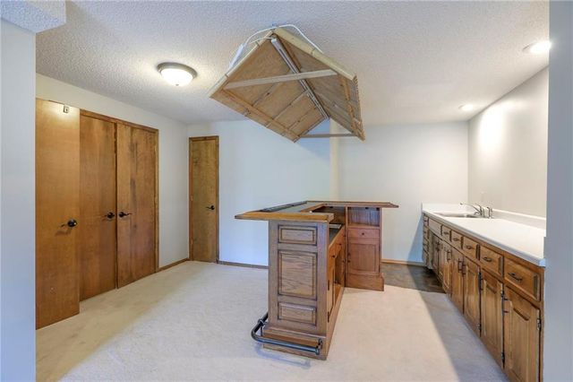 270 NE Bayview Drive, Lee's Summit, MO 64064