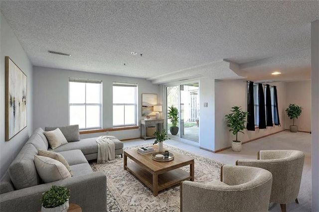 270 NE Bayview Drive, Lee's Summit, MO 64064