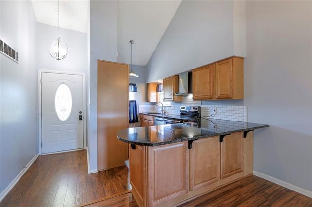 270 NE Bayview Drive, Lee's Summit, MO 64064