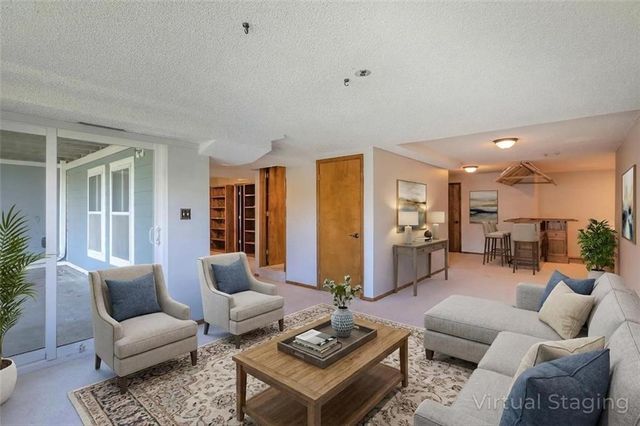 270 NE Bayview Drive, Lee's Summit, MO 64064