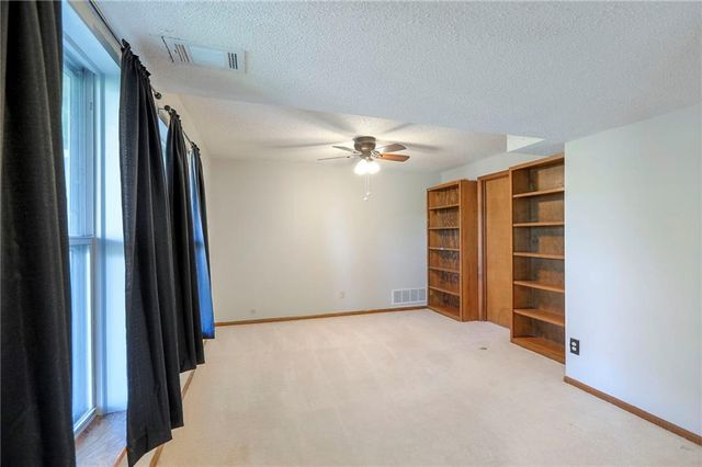 270 NE Bayview Drive, Lee's Summit, MO 64064