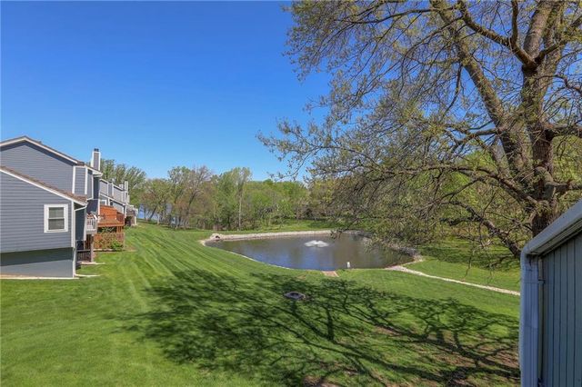 270 NE Bayview Drive, Lee's Summit, MO 64064