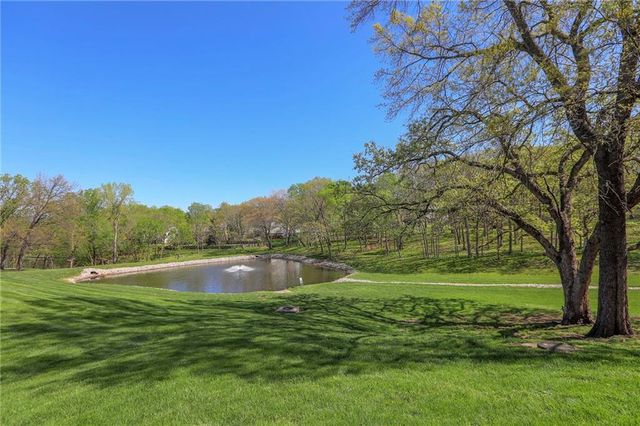 270 NE Bayview Drive, Lee's Summit, MO 64064