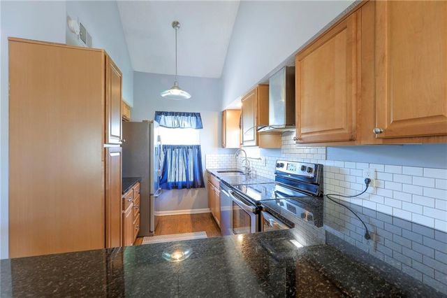 270 NE Bayview Drive, Lee's Summit, MO 64064