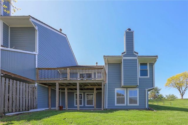 270 NE Bayview Drive, Lee's Summit, MO 64064