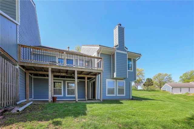 270 NE Bayview Drive, Lee's Summit, MO 64064