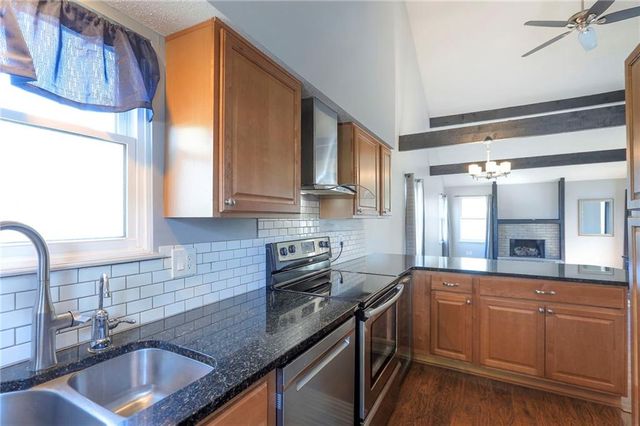 270 NE Bayview Drive, Lee's Summit, MO 64064