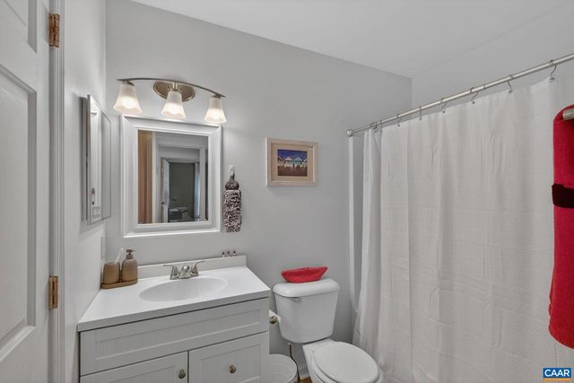 27 MARWOOD DR, Palmyra, VA 22963
