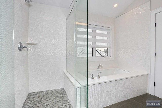 793 Harvard Place, Cliffside Park, NJ 07010