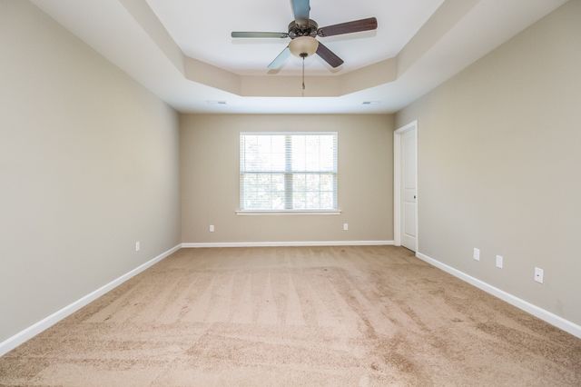 762 Holland Ridge Dr, La Vergne, TN 37086