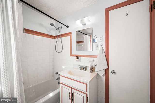 56 N BROOKSIDE RD, Springfield, PA 19064