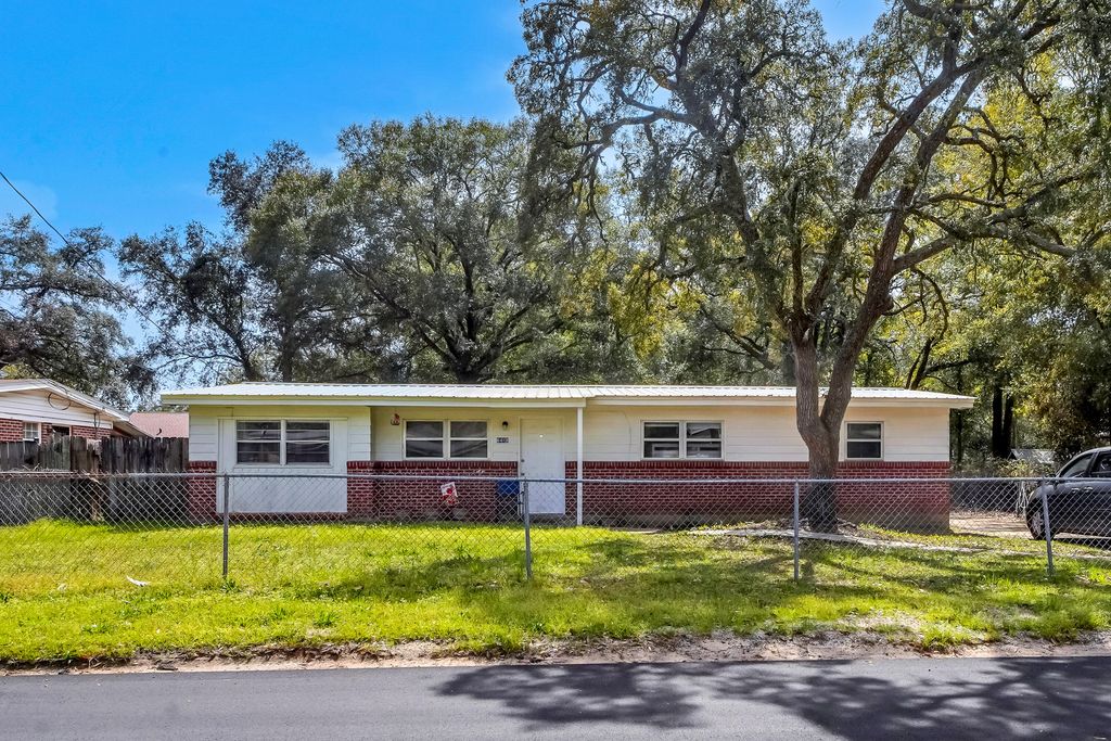 6419 Julia Drive, Milton, FL 32570