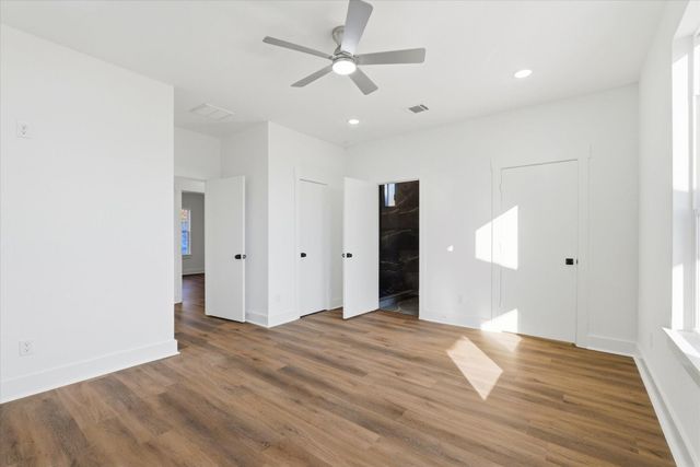 214 S Y Street, La Porte, TX 77571