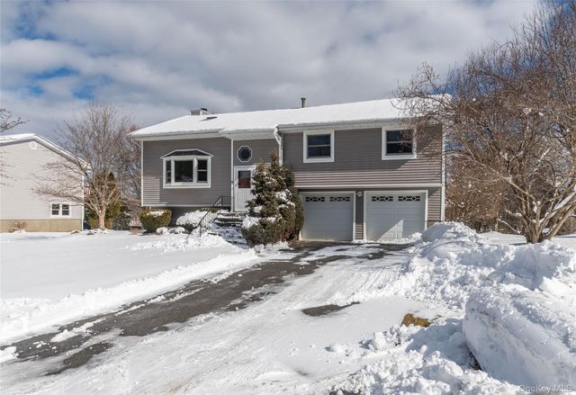 11 Shaker Court, New Windsor, NY 12553