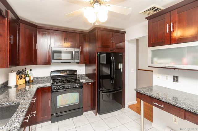 11 Shaker Court, New Windsor, NY 12553