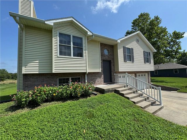 103 SW 95th Road, Warrensburg, MO 64093