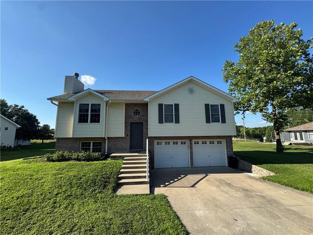 103 SW 95th Road, Warrensburg, MO 64093