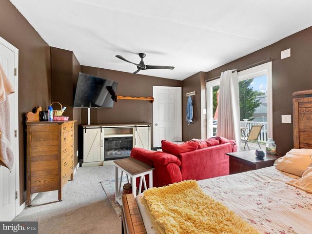 321 SYCAMORE AVE, Folsom, PA 19033