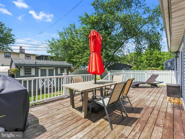 321 SYCAMORE AVE, Folsom, PA 19033