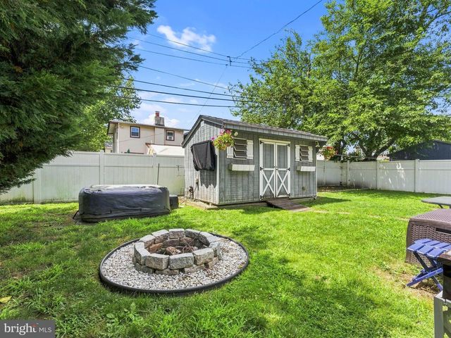 321 SYCAMORE AVE, Folsom, PA 19033