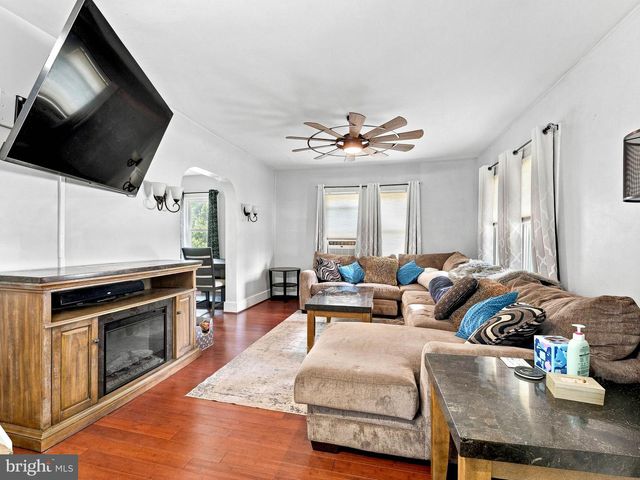 321 SYCAMORE AVE, Folsom, PA 19033