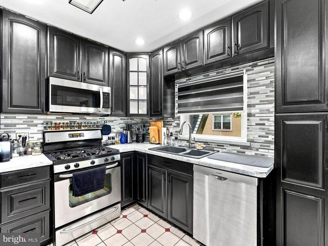 321 SYCAMORE AVE, Folsom, PA 19033