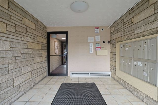 9446 Dee Road 2F, Des Plaines, IL 60016