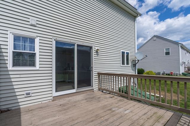 33 Fuller Ave 33, Attleboro, MA 02703