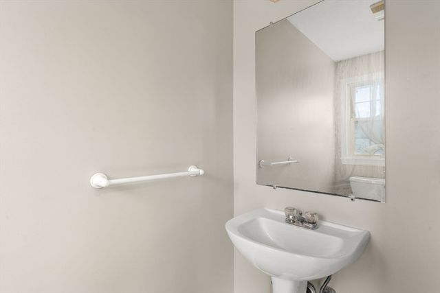 33 Fuller Ave 33, Attleboro, MA 02703