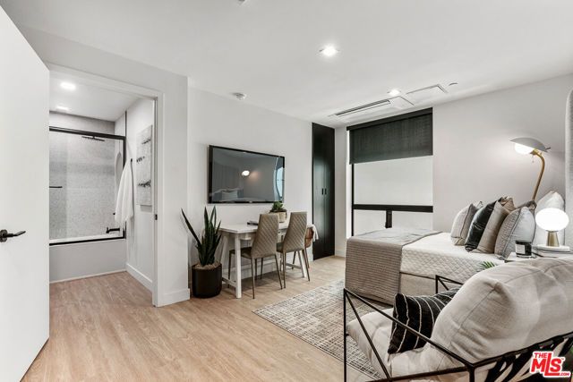 3667 Keystone Avenue 536, Los Angeles, CA 90034