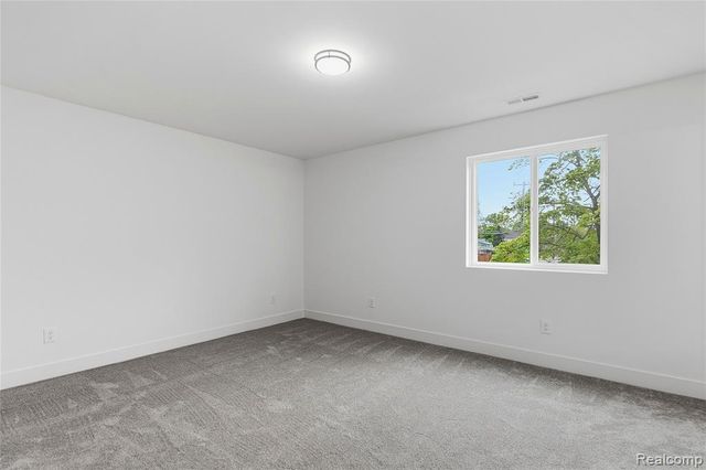 1404 E George Avenue, Hazel Park, MI 48030