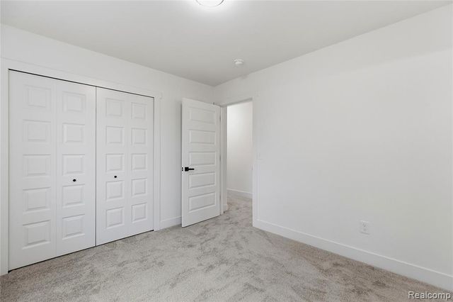 1404 E George Avenue, Hazel Park, MI 48030